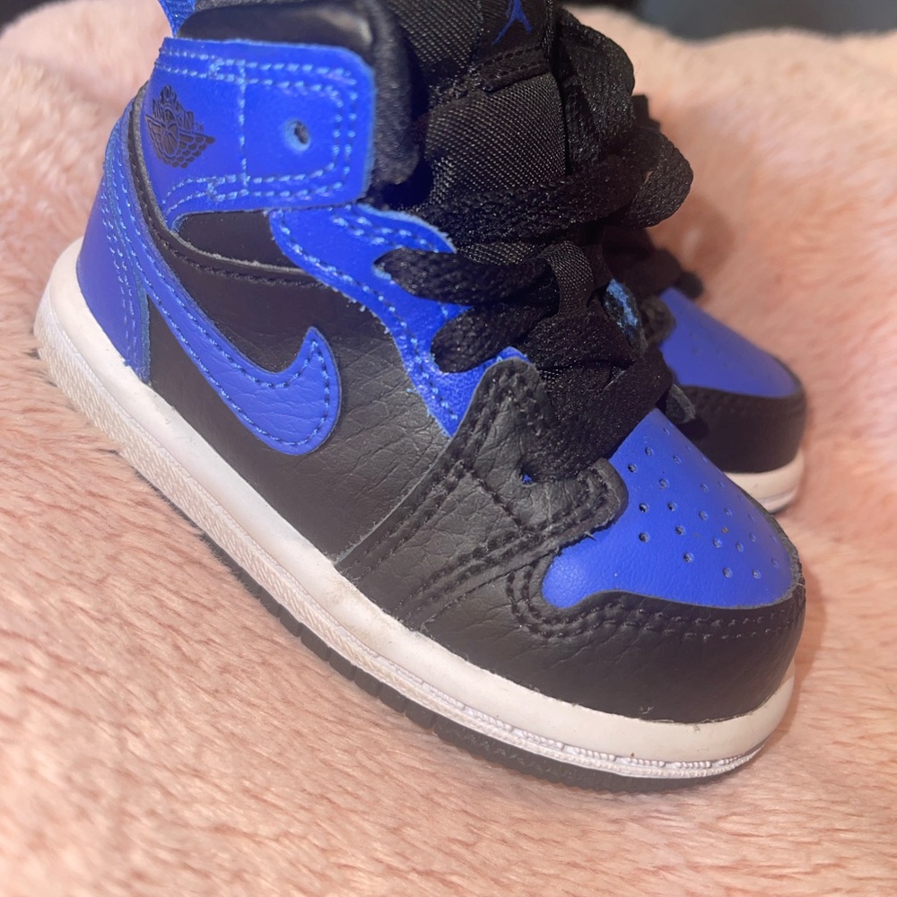 Air Jordan 1 Hyper Royal Infant/Toddler Shoe Size 4c